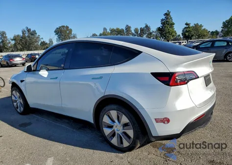 2024 Tesla Model Y z USA, uszkodzony, nr VIN 7SAYGDEE5RA260337